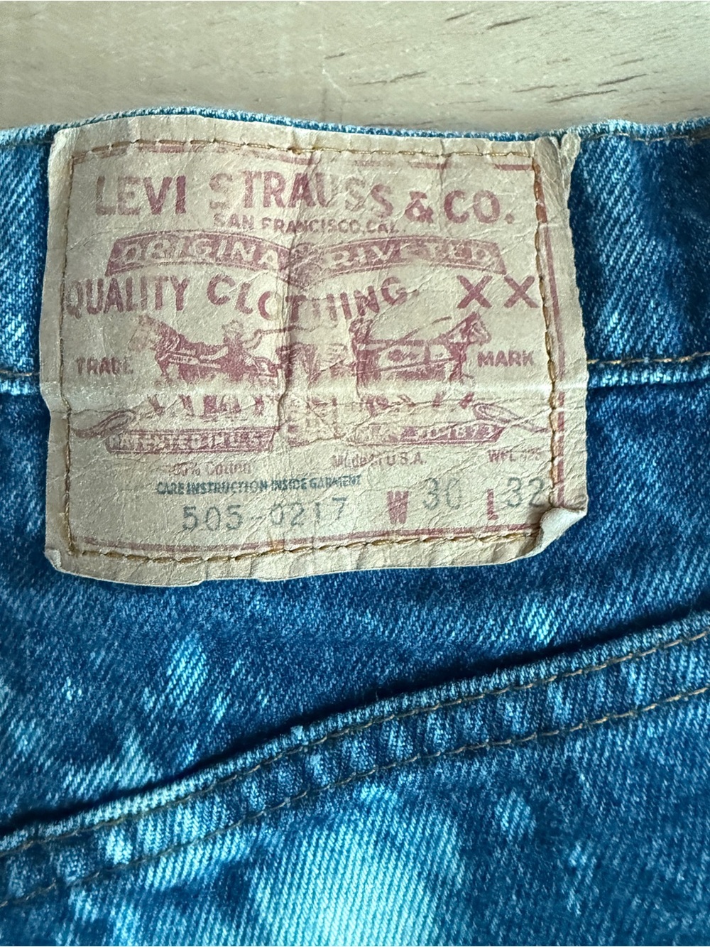 Levi's vintage 1980s Blue Jean cut off Bermuda High-Rise Shorts hand bleached - Picture 10 of 10